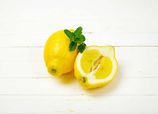 포토 JPG 해외이미지 스튜디오촬영 사람없음 신선 자르기 레몬 흰배경 슬라이스 해외202004 해외202105 해외포토 백그라운드 과일 모션 실내 흰색 파일형식