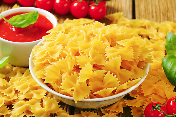 포토 JPG 해외이미지 음식 토마토 재료 파스타 사람없음 조미료 바질 파르팔레 해외202004 해외202105 해외포토 채소 서양음식 파스타면 향미료 파일형식