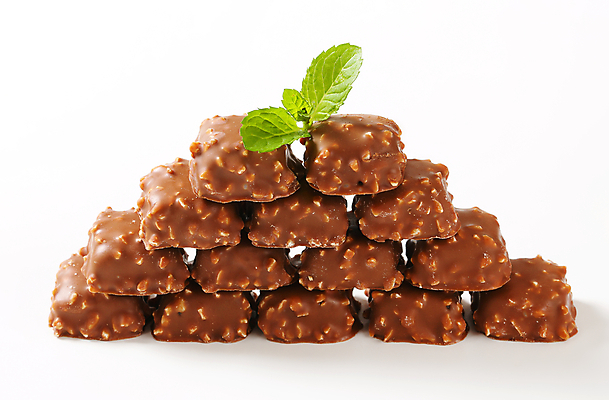 포토 JPG 해외이미지 스튜디오촬영 디저트 사람없음 쌓기 초콜릿 견과류 달콤 흰배경 피라미드 해외202004 해외202105 해외포토 건축물 음식 백그라운드 모션 실내 흰색 맛 랜드마크 파일형식