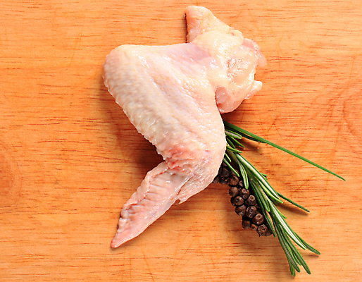 포토 JPG 해외이미지 실내 생고기 사람없음 닭고기 신선 날것 로즈메리 닭날개 생닭 통후추 나무배경 해외202004 해외202105 해외포토 백그라운드 육류 내부 닭 허브 후추 파일형식