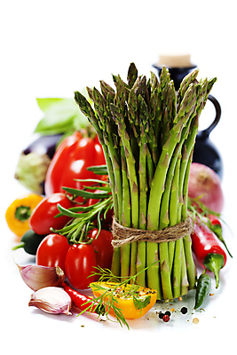 포토 JPG 해외이미지 방울토마토 고추 가지 파프리카 실내 마늘 사람없음 다발 묶기 흰배경 아스파라거스 후추 노끈 로즈메리 해외202004 해외포토 줄 백그라운드 토마토 채소 모션 내부 흰색 허브 향신료 파일형식