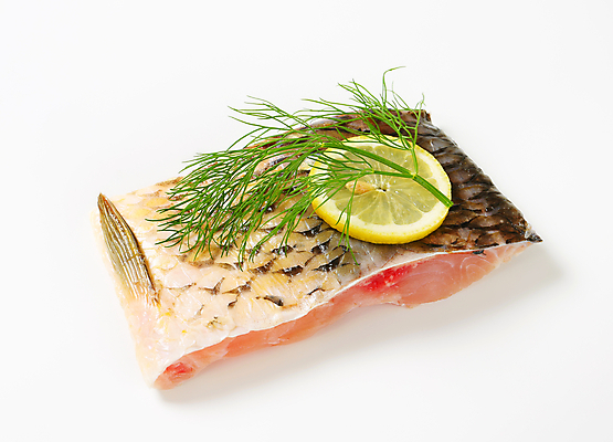 포토 JPG 해외이미지 스튜디오촬영 음식 조각 재료 건강 어류 사람없음 신선 자르기 레몬 흰배경 날것 잉어 딜 해외202004 해외202105 해외포토 백그라운드 과일 모션 실내 수중동물 흰색 파일형식