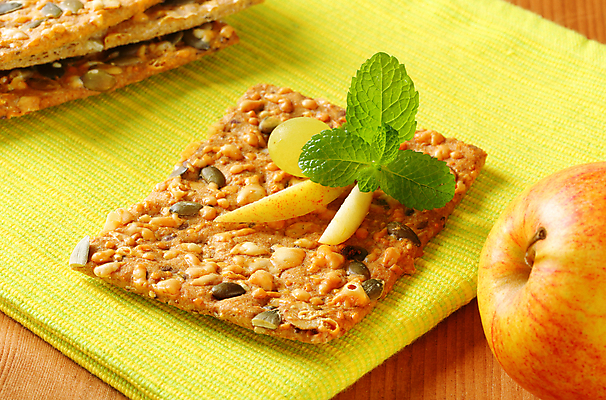 포토 JPG 해외이미지 스튜디오촬영 음식 치즈 건강 사람없음 초록색 크래커 직물 냅킨 얇은 입가심 짠맛 채식주의자 해외202004 해외202105 해외포토 컬러 유제품 실내 쿠키 맛 채식 파일형식