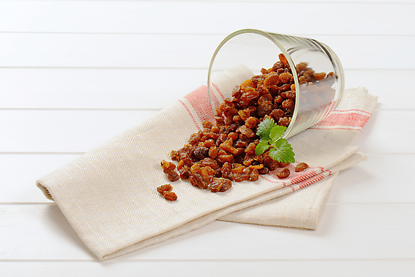 포토 JPG 해외이미지 스튜디오촬영 열매 음식 과일 재료 부분 유리 포도 디저트 건조 건강 사람없음 갈색 쌓기 그룹 달콤 맛 받침대 유기농 흙더미 내추럴 건포도 접기 맛있는 해외202004 해외202105 해외포토 식물 웰빙 컬러 컨셉 모션 재질 실내 흙 건과일 파일형식 더미