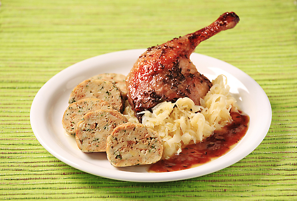 포토 JPG 해외이미지 접시 음식 부분 오리 육류 사람없음 저녁식사 굽기 양배추 체코 경단 드럼스틱 메인요리 해외202004 해외202105 해외포토 식기 유럽 채소 식재료 조류 식사 구이 파일형식