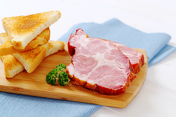 포토 JPG 해외이미지 스튜디오촬영 접시 음식 빵 조각 부분 도마 육류 돼지고기 사람없음 목재 파란색 식사 저녁식사 닫기 굽기 받침대 햄 토스트 훈제 점심식사 접기 치유 핸드메이드 해외202004 해외202105 해외포토 나무 식기 컬러 식재료 재료 모션 주방용품 실내 구이 파일형식