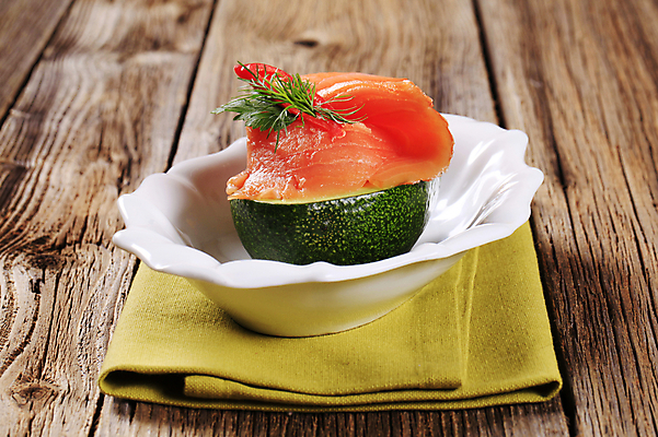 포토 JPG 해외이미지 음식 조각 채소 건강 어류 사람없음 목재 초록색 흰색 시골 신선 사발 냅킨 연어 아보카도 반주 백자 타파스 해외202004 해외202105 해외포토 나무 컬러 과일 재료 수중동물 도자기 사기그릇 애피타이저 파일형식