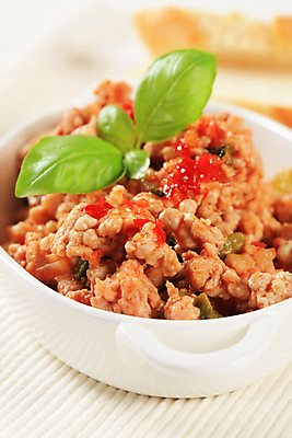 포토 JPG 해외이미지 음식 토마토 채소 육류 돼지고기 요리 사람없음 치킨 바질 다진 땅바닥 백자 송아지고기 해외202004 해외202105 해외포토 식재료 바닥 도자기 닭고기요리 파일형식