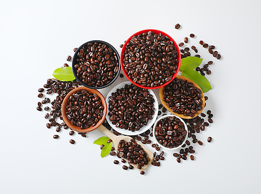 포토 JPG 해외이미지 스튜디오촬영 접시 재료 건조 종류 사람없음 갈색 쌓기 원두 그룹 사발 굽기 국자 유기농 머리위 아라비카 해외202105 해외포토 식기 웰빙 커피 컬러 모션 주방용품 실내 사기그릇 구이 파일형식