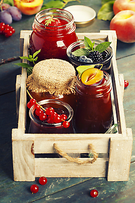 포토 JPG 해외이미지 딸기 유리병 디저트 사람없음 나무상자 유기농 블루베리 산딸기 복숭아 자두 블랙베리 건포도 과일잼 나무탁자 크랜베리 해외202004 해외포토 웰빙 열매 음식 과일 탁자 포도 병_용기 상자 잼 건과일 파일형식