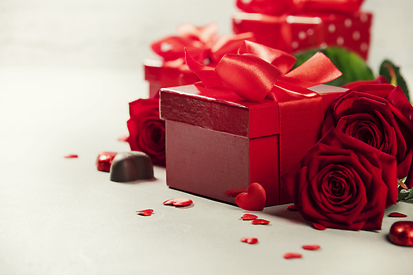 포토 JPG 해외이미지 리본 실내 발렌타인데이 사랑 사람없음 선물상자 장미 초콜릿 하트 오브젝트 흰배경 해외202004 해외포토 모양 꽃 감정 백그라운드 데이이벤트 디저트 선물 내부 상자 흰색 파일형식