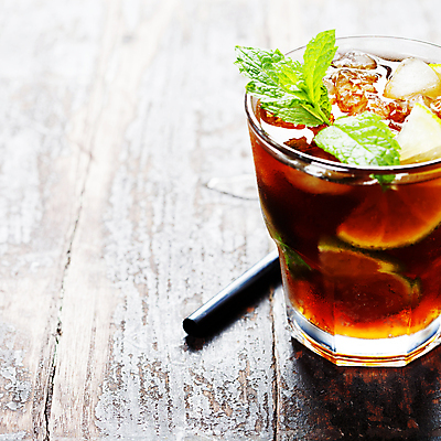 포토 JPG 해외이미지 빨대 근접촬영 사람없음 얼음 민트 칵테일잔 라임 나무탁자 모히토 카피스페이스 해외202004 해외포토 자연요소 뷰포인트 술잔 과일 탁자 공백 칵테일 허브 파일형식