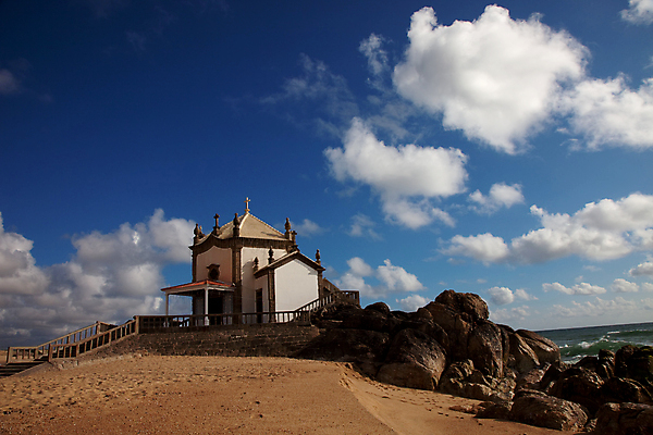 포토 JPG 해외이미지 구름 파도 바다 풍경 해변 사람없음 물 교회 포르투갈 장면 암초 오지 해외202004 해외202105 해외포토 자연요소 유럽 종교건축 건물 파일형식