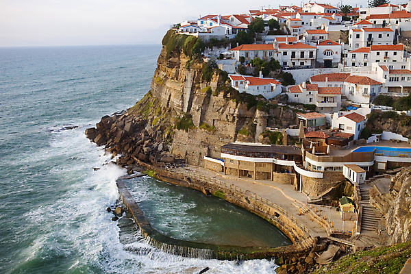 포토 JPG 해외이미지 유럽 파도 바다 여행 건축양식 자연 조류 풍경 경사 사람없음 옆모습 물 마을 맑음 바위 만 거친 가장자리 위험 망토 포르투갈 타운 포인트 대서양 신트라 해외202004 해외202105 해외포토 자연요소 동물 건축 나라 뷰포인트 컨셉 날씨 금융 돌_바위 도시 둘레 생태계 파일형식