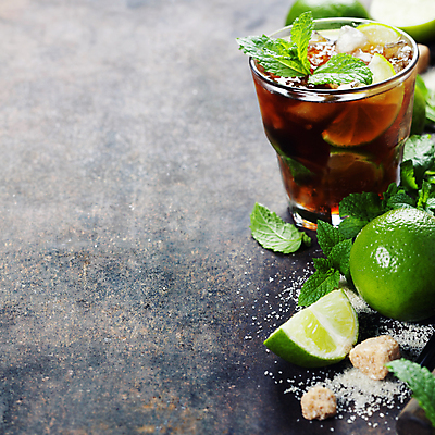 포토 JPG 해외이미지 회색배경 사람없음 얼음 설탕 민트 칵테일잔 라임 모히토 카피스페이스 해외202004 해외포토 자연요소 백그라운드 술잔 과일 공백 회색 칵테일 허브 파일형식