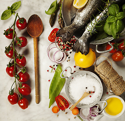 포토 JPG 해외이미지 그릇 방울토마토 실내 어류 요리 사람없음 하이앵글 당근 올리브오일 냄비 레몬 해산물 흰배경 완두콩 아스파라거스 소금 종지 후추 바질 노끈 나무숟가락 무지개송어 적양파 해외포토 식기 줄 뷰포인트 백그라운드 토마토 채소 과일 양파 콩 뿌리채소 내부 숟가락 수중동물 흰색 기름_음식 솥 향신료 송어 파일형식