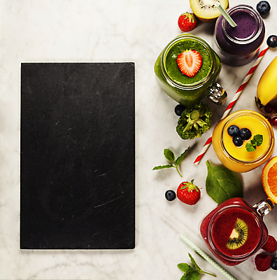 포토 JPG 해외이미지 음료 딸기 잔 실내 키위 빨대 사람없음 야채주스 브로콜리 흰배경 블루베리 돌판 스무디 야채음료 바나나스무디 딸기스무디 해외202004 해외포토 식기 백그라운드 채소 과일 내부 주스 돌_바위 흰색 파일형식