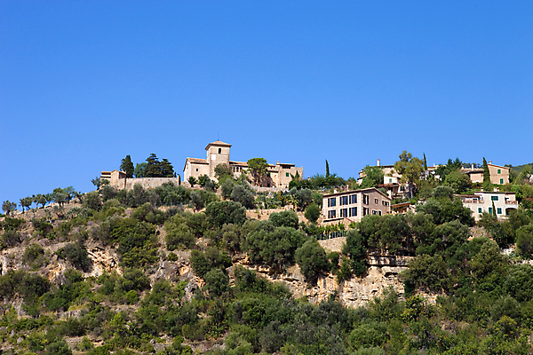 포토 JPG 해외이미지 구름 전통 유럽 여행 건축양식 하늘 산 주택 풍경 사람없음 건물 여름 파란색 교회 여행객 마을 도시 중세 역사 스페인 지중해 언덕 서쪽 스페인어 옛날 해외202004 해외202105 해외포토 자연요소 건축물 계절 건축 나라 바다 컬러 종교건축 사람 방향 파일형식