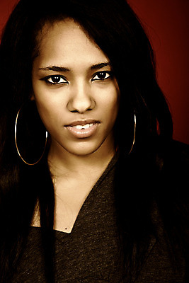 포토 JPG 해외이미지 여자 행복 얼굴 흑인 신체 갈색머리 한명 사람 성인 청춘 갈색 유행 검은색 입 화려 속눈썹 피부 입술 코 광택 목 내추럴 고립 몽환 해외202004 해외202105 해외포토 서양인 1 헤어스타일 감정 컬러 컨셉 신체부위 눈썹 파일형식