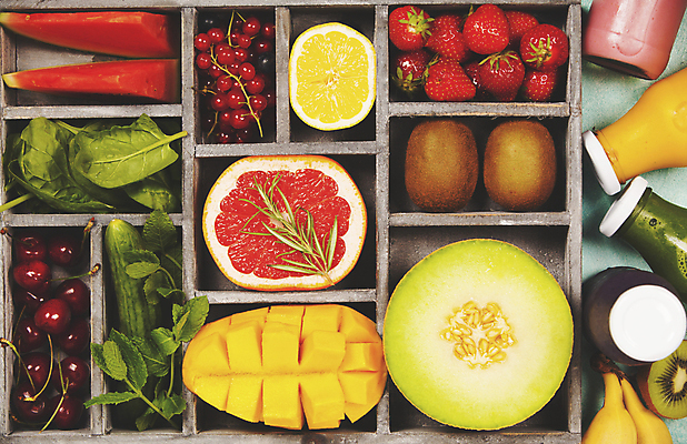 포토 JPG 해외이미지 채소 과일 건강 사람없음 하이앵글 주스 채식 다이어트음식 스무디 음료수병 저칼로리식단 해외202004 해외포토 음료 뷰포인트 다이어트 식단 저칼로리 병_담는 파일형식