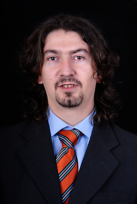 포토 JPG 해외이미지 백인 모델 직업 라이프스타일 응시 남자 행복 얼굴 셔츠 비즈니스 CEO 사업가 성공 넥타이 수염 한명 정장 유행 검은색 흰색 최고 비즈니스맨 자신감 경영 고립 정중 스타일 세련 해외202004 해외202105 해외포토 서양인 1 시선 잡화 옷 감정 컬러 컨셉 상의 사람 생활 신체부위 직장인 파일형식