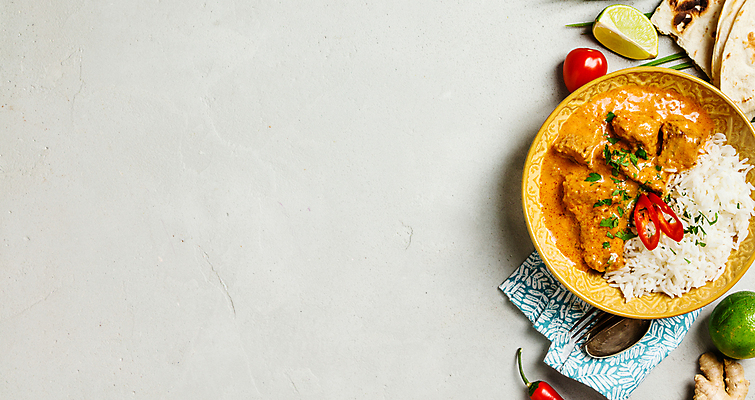 포토 JPG 해외이미지 포크 토마토 고추 밥 실내 사람없음 숟가락 식탁보 흰배경 라임 인도음식 카레 동남아음식 카레그릇 카레덮밥 카피스페이스 해외202004 해외포토 그릇 식기 음식 백그라운드 채소 과일 수저 내부 공백 흰색 덮밥 동양음식 파일형식