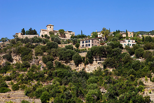 포토 JPG 해외이미지 구름 전통 유럽 여행 건축양식 하늘 산 주택 풍경 사람없음 건물 여름 파란색 교회 여행객 마을 도시 중세 역사 스페인 지중해 언덕 서쪽 스페인어 옛날 해외202004 해외202105 해외포토 자연요소 건축물 계절 건축 나라 바다 컬러 종교건축 사람 방향 파일형식