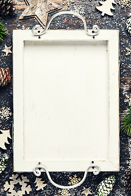 포토 JPG 해외이미지 별 크리스마스 크리스마스용품 눈꽃 실내 사람없음 눈송이 나무바닥 솔방울 나무쟁반 트리모양 카피스페이스 크리스마스배경 해외202004 해외포토 자연요소 모양 기념일 백그라운드 바닥 쟁반 눈_날씨 내부 목재 크리스마스트리 공백 용품 파일형식