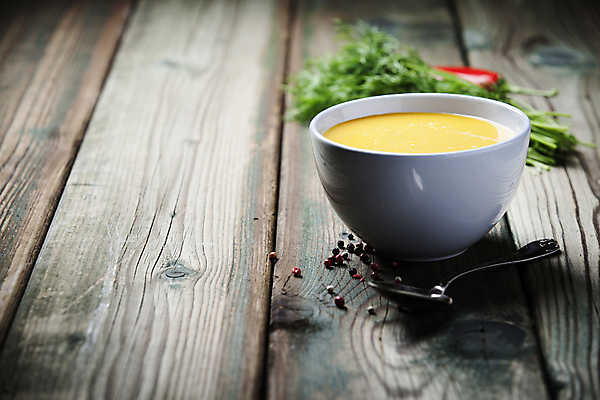 포토 JPG 해외이미지 그릇 실내 사람없음 숟가락 수프 나무바닥 야채수프 크림스프 해외202004 해외포토 식기 바닥 수저 내부 파일형식