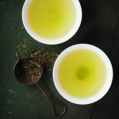 포토 JPG 해외이미지 실내 사람없음 찻잔 찻잎 생강차 초록배경 해외202004 차거름망 해외포토 백그라운드 잔 내부 초록색 차_음료 파일형식