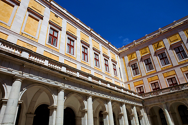 포토 JPG 해외이미지 아이콘 유럽 기독교 종교 여행 건축양식 창문 하늘 풍경 사람없음 성당 교회 탑 궁전 천주교 흰색 도시 역사 고급 큼 포르투갈 묘사 수도원 바로크 바실리카 수녀원 전국 풍요 해외202004 해외202105 해외포토 건축물 건축 나라 컬러 컨셉 고건축 종교건축 건물 크기 파일형식