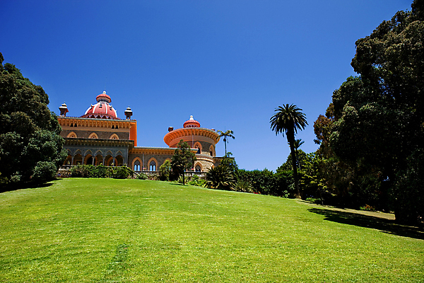포토 JPG 해외이미지 나무 외관 유럽 분홍색 여행 건축양식 하늘 미술 풍경 사람없음 야외 건물 초록색 탑 궁전 꿈 낭만 수확 골동품 역사 보호 왕 포르투갈 그림 천연기념물 고딕 리스본 신트라 해외202004 해외202105 해외포토 식물 건축물 건축 나라 컬러 컨셉 고건축 농업 문화예술 파일형식
