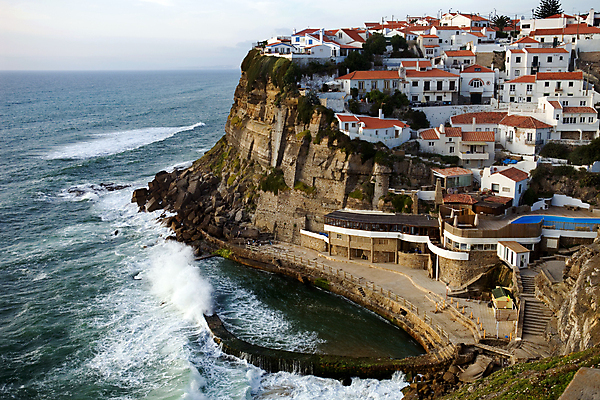 포토 JPG 해외이미지 유럽 파도 바다 여행 건축양식 자연 조류 풍경 경사 사람없음 옆모습 물 마을 맑음 바위 만 거친 가장자리 위험 망토 포르투갈 타운 포인트 대서양 신트라 해외202004 해외202105 해외포토 자연요소 동물 건축 나라 뷰포인트 컨셉 날씨 금융 도시 둘레 생태계 파일형식