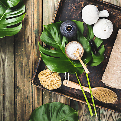 포토 JPG 해외이미지 잎 실내 사람없음 하이앵글 수건 나무바닥 아로마 아로마테라피 나무쟁반 브러쉬빗 허브볼 입욕소금 해외202004 해외포토 식물 뷰포인트 바닥 쟁반 내부 목재 위생용품 미용용품 소금 테라피 파일형식