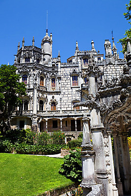 포토 JPG 해외이미지 계절 공원 유럽 문화 벽 여행 건축양식 자연 하늘 사람없음 세계 여행객 탑 정원 궁전 낭만 역사 재산 땅 포르투갈 묘사 시력 리스본 신트라 해외202004 해외202105 해외포토 건축물 공공시설 건축 나라 컨셉 고건축 사람 금융 생태계 파일형식