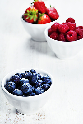 포토 JPG 해외이미지 그릇 딸기 사람없음 담기 블루베리 산딸기 해외202004 해외포토 식기 과일 모션 파일형식