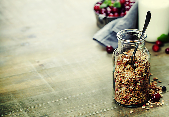 포토 JPG 해외이미지 유리병 곡류 실내 사람없음 숟가락 냄비 시리얼 꽂음 요거트 나무탁자 크랜베리 카피스페이스 그래놀라 해외202004 해외포토 열매 음식 탁자 병_용기 유제품 수저 내부 공백 솥 파일형식