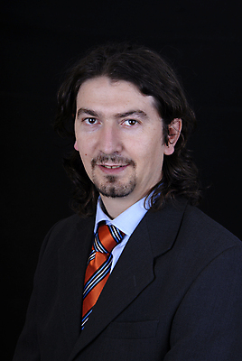 포토 JPG 해외이미지 백인 모델 직업 라이프스타일 응시 남자 행복 얼굴 셔츠 비즈니스 CEO 사업가 성공 넥타이 수염 한명 정장 유행 검은색 흰색 최고 비즈니스맨 자신감 경영 고립 정중 스타일 세련 해외202004 해외202105 해외포토 서양인 1 시선 잡화 옷 감정 컬러 컨셉 상의 사람 생활 신체부위 직장인 파일형식