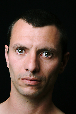 포토 JPG 해외이미지 백인 모델 응시 남자 얼굴 생각 스트레스 한명 사람 소년 성인 옆모습 청춘 머리 디지털 힘 거울 흰색 표현 닫기 무서움 눈썹 집중 피부 묘사 고민 코 귀 심각 옛날 우울증 해외202004 해외202105 해외포토 서양인 1 시선 감정 어린이 뷰포인트 컬러 컨셉 모션 신체부위 질병 파일형식