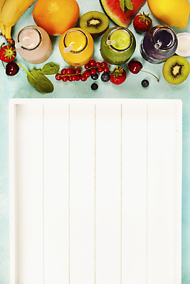 포토 JPG 해외이미지 채소 과일 쟁반 건강 사람없음 하이앵글 주스 레몬 채식 다이어트음식 스무디 저칼로리식단 플랫레이 카피스페이스 해외202004 해외포토 음료 뷰포인트 다이어트 공백 플랫 식단 저칼로리 파일형식