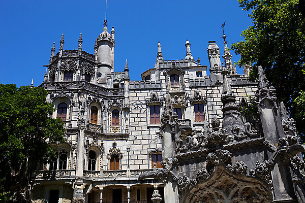 포토 JPG 해외이미지 계절 공원 유럽 문화 벽 여행 건축양식 자연 하늘 사람없음 여행객 탑 정원 낭만 바위 역사 재산 땅 포르투갈 시력 리스본 신트라 해외202004 해외202105 해외포토 건축물 공공시설 건축 나라 컨셉 사람 금융 생태계 파일형식