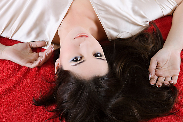 포토 JPG 해외이미지 백인 모델 여자 행복 여유 장난 베개 아침 휴식 갈색머리 따뜻함 건강 한명 미소 성인 10대 청춘 침실 흰색 침대 신선 달콤 속옷 담요 탱크 긍정 결백 완벽 취침시간 해외202004 해외202105 해외포토 주간 서양인 1 헤어스타일 옷 감정 컬러 가구 컨셉 침구 청소년 표정 사람 맛 파일형식