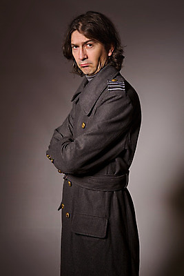 포토 JPG 해외이미지 백인 모자 남자 별 얼굴 유니폼 한명 서기 성인 빨간색 청춘 검은색 장비 수확 골동품 분노 흰색 복고 군용 러시아 육군 병정 전사 러시아인 바보 소비에트 장교 필승 해외202004 해외202105 해외포토 자연요소 서양인 1 잡화 옷 감정 유럽 컬러 컨셉 농업 모션 군대 사람 신체부위 우승 파일형식