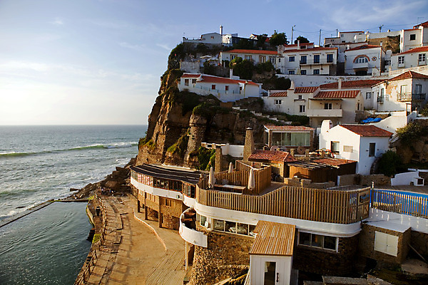 포토 JPG 해외이미지 유럽 파도 바다 여행 건축양식 자연 조류 풍경 경사 사람없음 옆모습 물 마을 맑음 바위 만 거친 가장자리 포르투갈 포인트 대서양 신트라 해외202004 해외202105 해외포토 자연요소 동물 건축 나라 뷰포인트 날씨 금융 돌_바위 둘레 생태계 파일형식