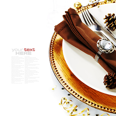 포토 JPG 해외이미지 접시 포크 크리스마스 실내 타이포그라피 사람없음 장식 화려 나이프 상차림 준비 흰배경 냅킨 솔방울 카피스페이스 해외202004 플레이팅 해외포토 문자 식기 기념일 백그라운드 컨셉 내부 공백 흰색 칼 파일형식