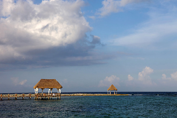 포토 JPG 해외이미지 모래 파도 바다 섬 여행 자연 하늘 휴가 휴식 열대 멕시코 풍경 사람없음 야외 목재 물 여름 파란색 쌓기 평화 우주 항구 침묵 낭만 전원 휴양지 유카탄 이국적 칸쿤 터키석 파라다이스 수평선 해외202004 해외202105 해외포토 자연요소 나무 계절 컬러 컨셉 북아메리카 재료 교통시설 모션 소리 장소 전기에너지 보석 생태계 파일형식
