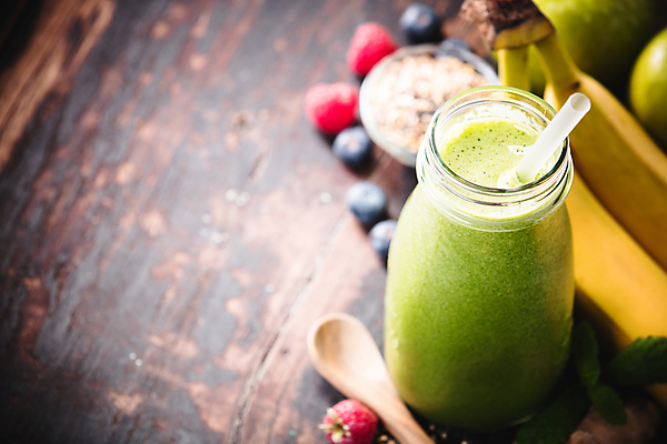 포토 JPG 해외이미지 채소 과일 바나나 건강 빨대 사람없음 하이앵글 숟가락 주스 사과 채식 다이어트음식 스무디 음료수병 저칼로리식단 디톡스 귀리 해외202004 해외포토 음료 뷰포인트 다이어트 곡류 수저 식단 저칼로리 병_담는 파일형식