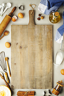 포토 JPG 해외이미지 회색배경 실내 사람없음 하이앵글 계란 식탁보 설탕 준비 홈베이킹 제빵 뒤집개 쿠키틀 꿀 나무도마 반죽밀대 스쿱 시나몬스틱 허니디퍼 해외202004 해외포토 뷰포인트 백그라운드 주방용품 도마 내부 목재 제과제빵 알 회색 도구 밀대 제빵도구 시나몬 파일형식