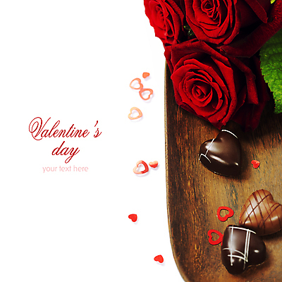 포토 JPG 해외이미지 실내 발렌타인데이 사랑 사람없음 장미 초콜릿 오브젝트 흰배경 나무쟁반 카피스페이스 해외202004 해외포토 꽃 감정 백그라운드 데이이벤트 디저트 쟁반 내부 목재 공백 흰색 파일형식