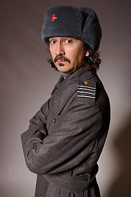 포토 JPG 해외이미지 백인 모자 남자 별 얼굴 유니폼 한명 서기 성인 빨간색 청춘 검은색 장비 수확 골동품 분노 흰색 복고 군용 러시아 육군 병정 전사 러시아인 바보 소비에트 장교 필승 해외202004 해외202105 해외포토 자연요소 서양인 1 잡화 옷 감정 유럽 컬러 컨셉 농업 모션 군대 사람 신체부위 우승 파일형식